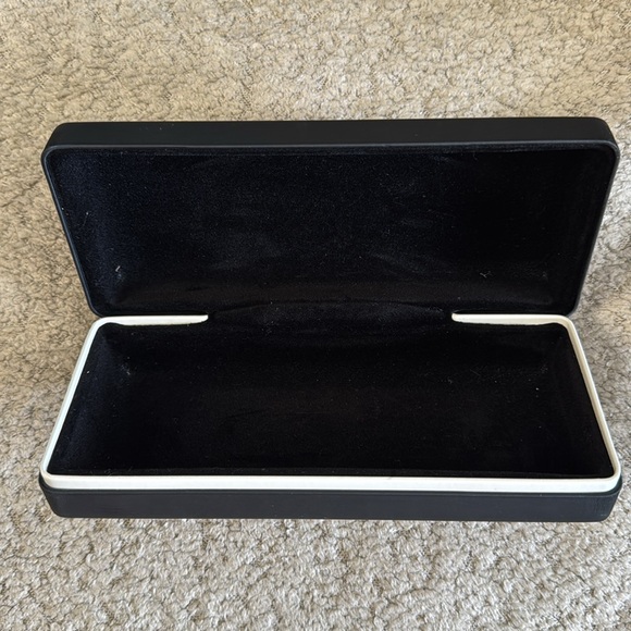 GIVENCHY BLACK AUTHENTIC SUNGLASSES/EYEGLASSES CASE ONLY - Picture 4 of 5